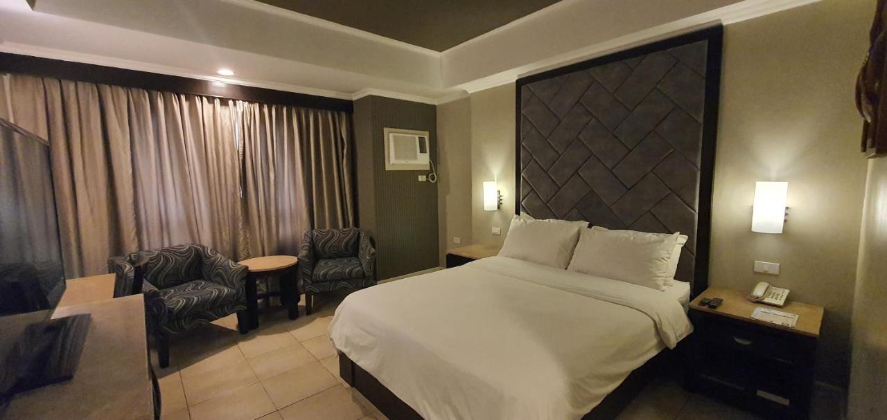 Mo2 Westown Hotel Iloilo Exterior foto